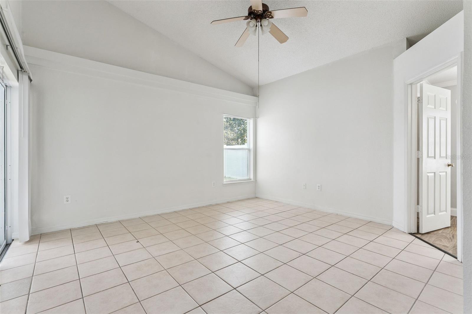 Image 23 of 45 For 905 Woodsong Way