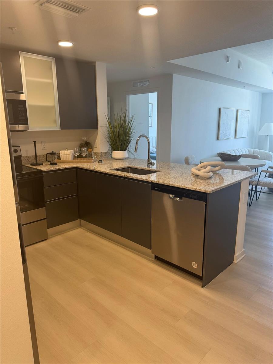 Image 25 of 37 For 5587 Millenia Park Boulevard 1