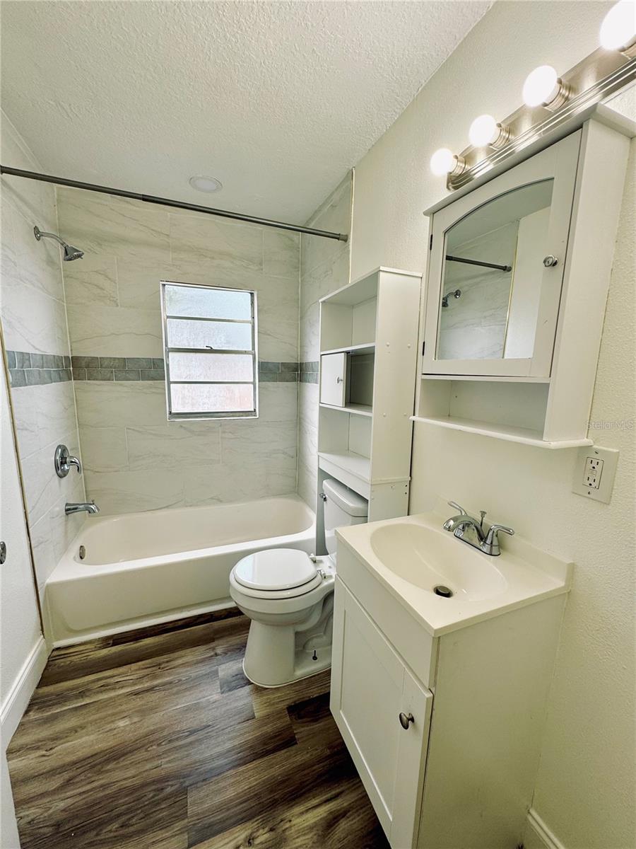 Image 13 of 16 For 522 Main Street B