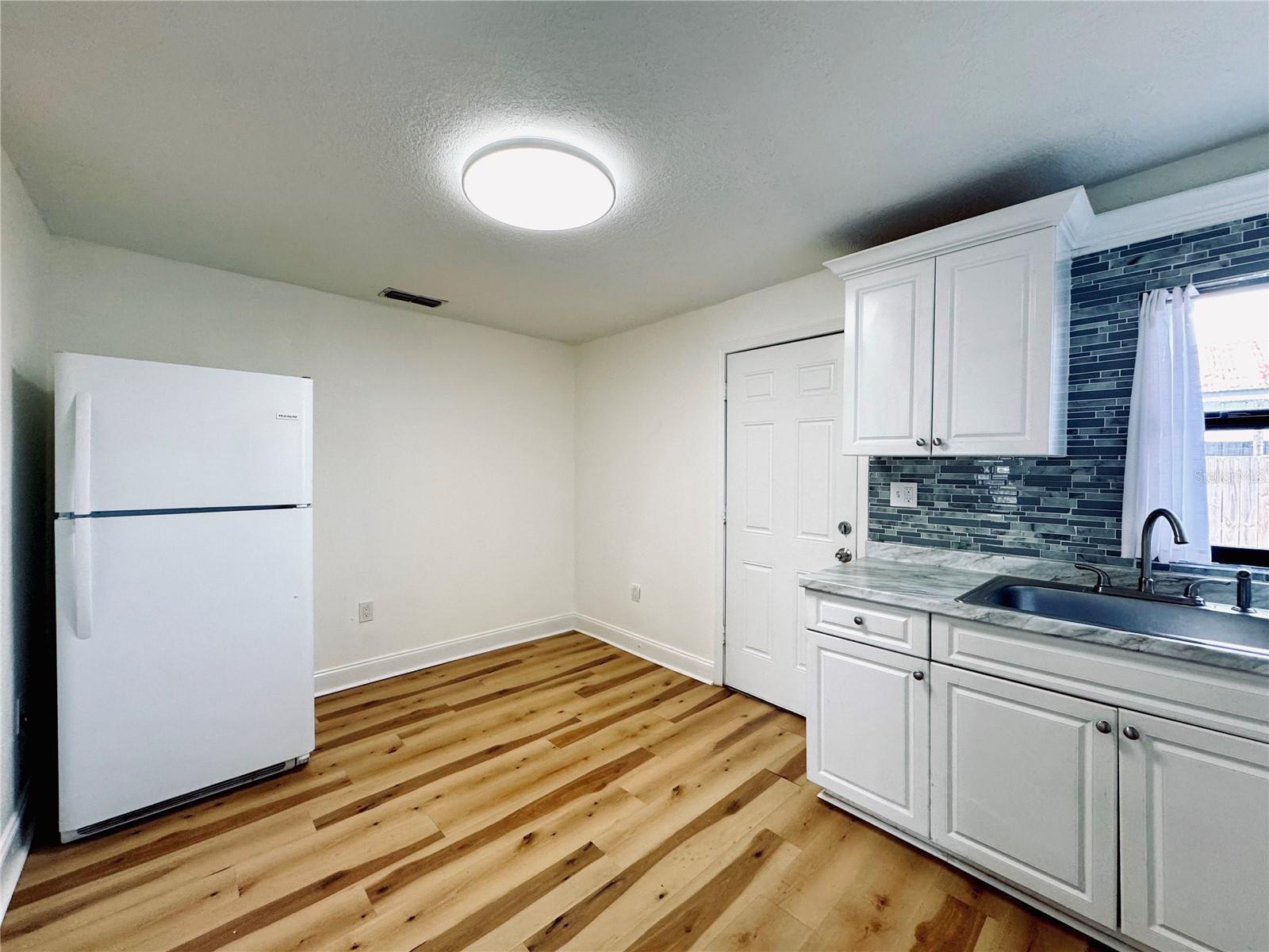 Image 6 of 16 For 522 Main Street B