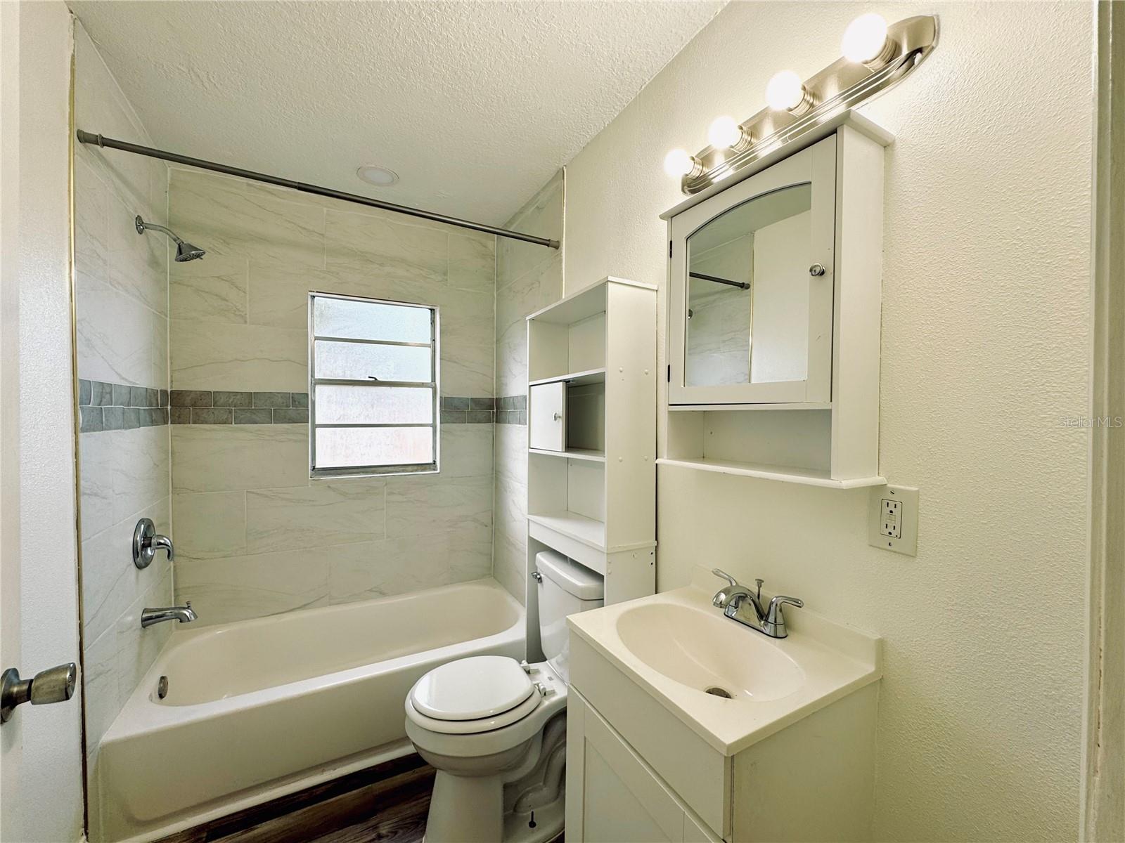 Image 8 of 16 For 522 Main Street B