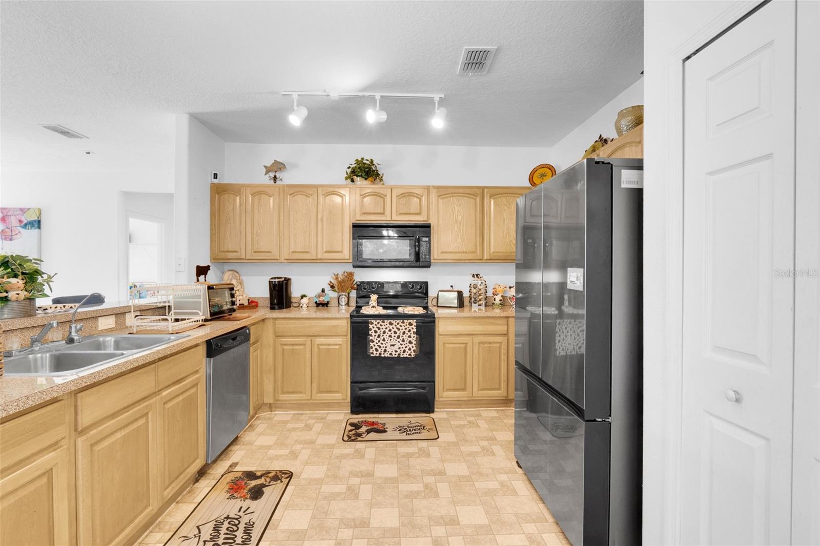 Image 16 of 39 For 1118 Dartford Drive