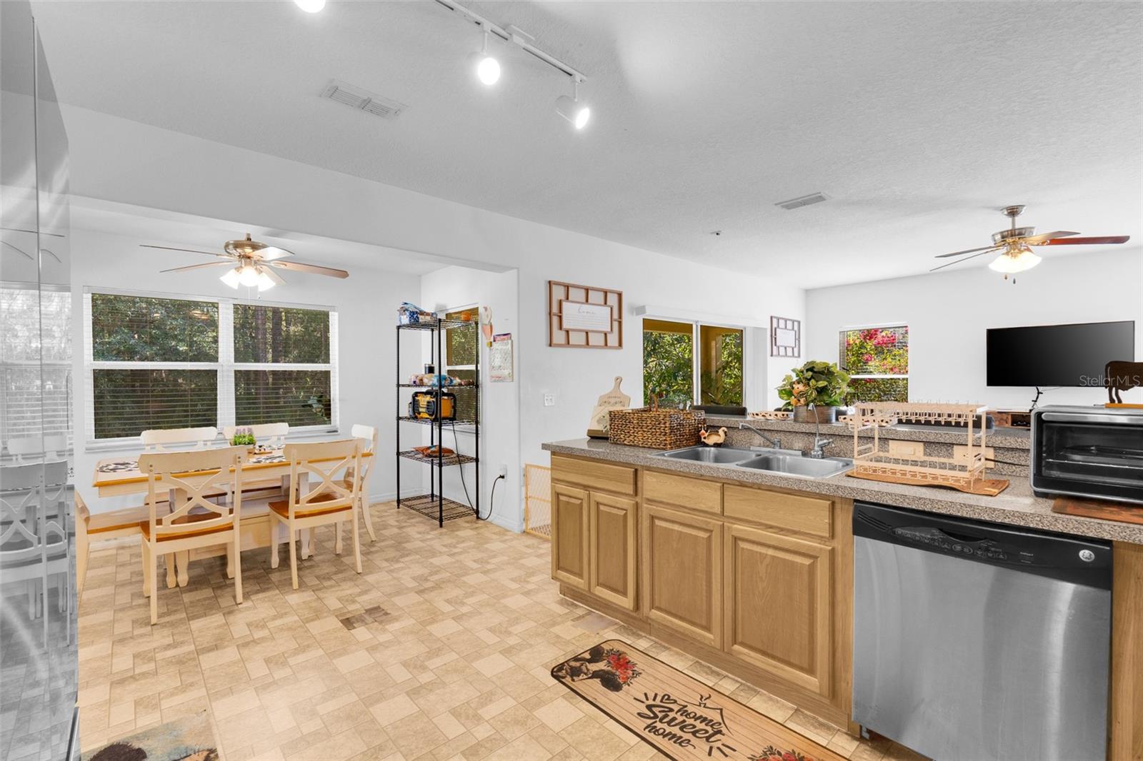 Image 18 of 39 For 1118 Dartford Drive