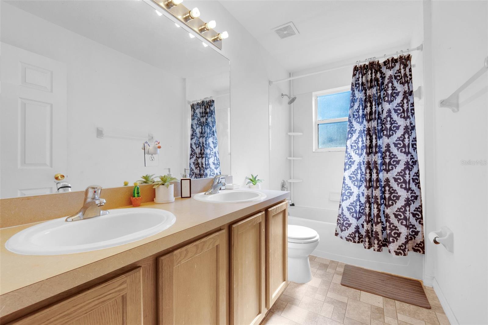 Image 33 of 39 For 1118 Dartford Drive