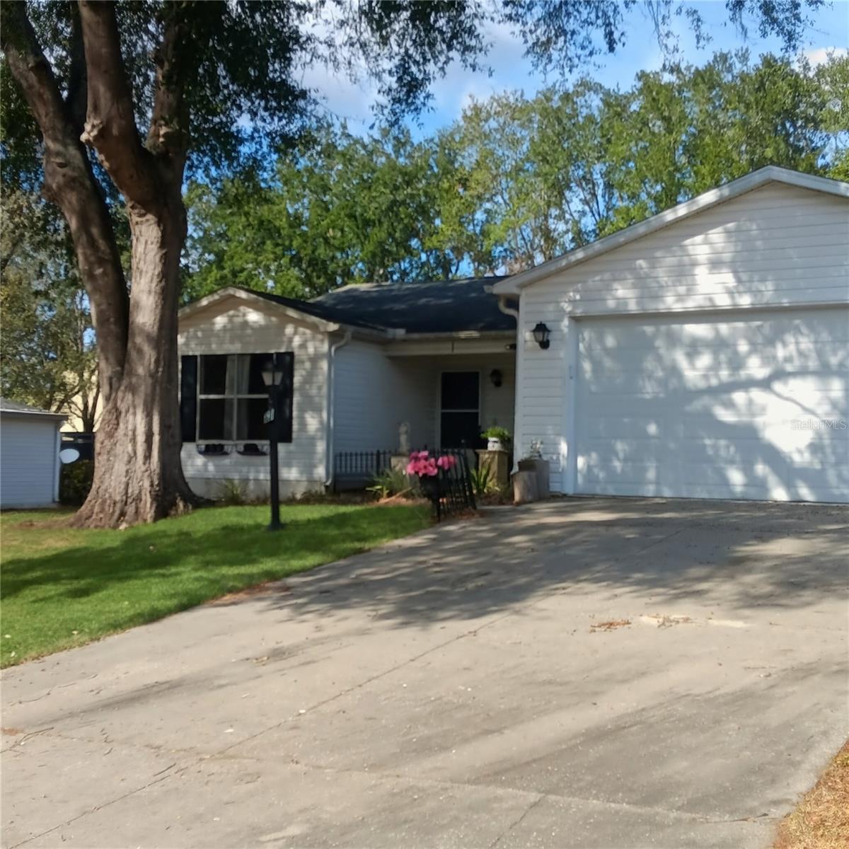 Image 2 of 26 For 719 Oak Lane