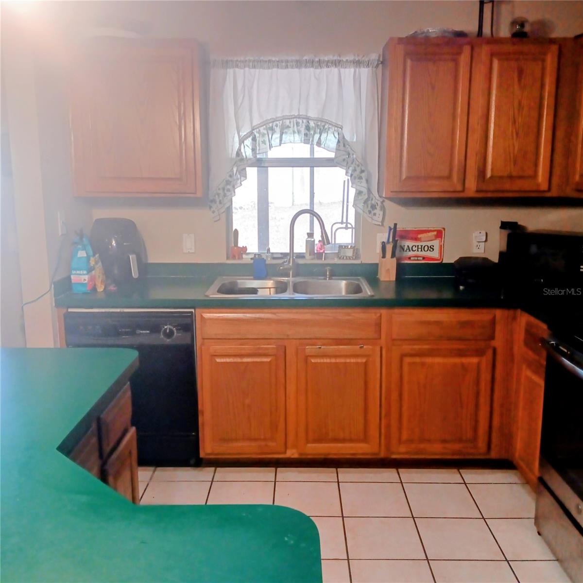 Image 4 of 26 For 719 Oak Lane