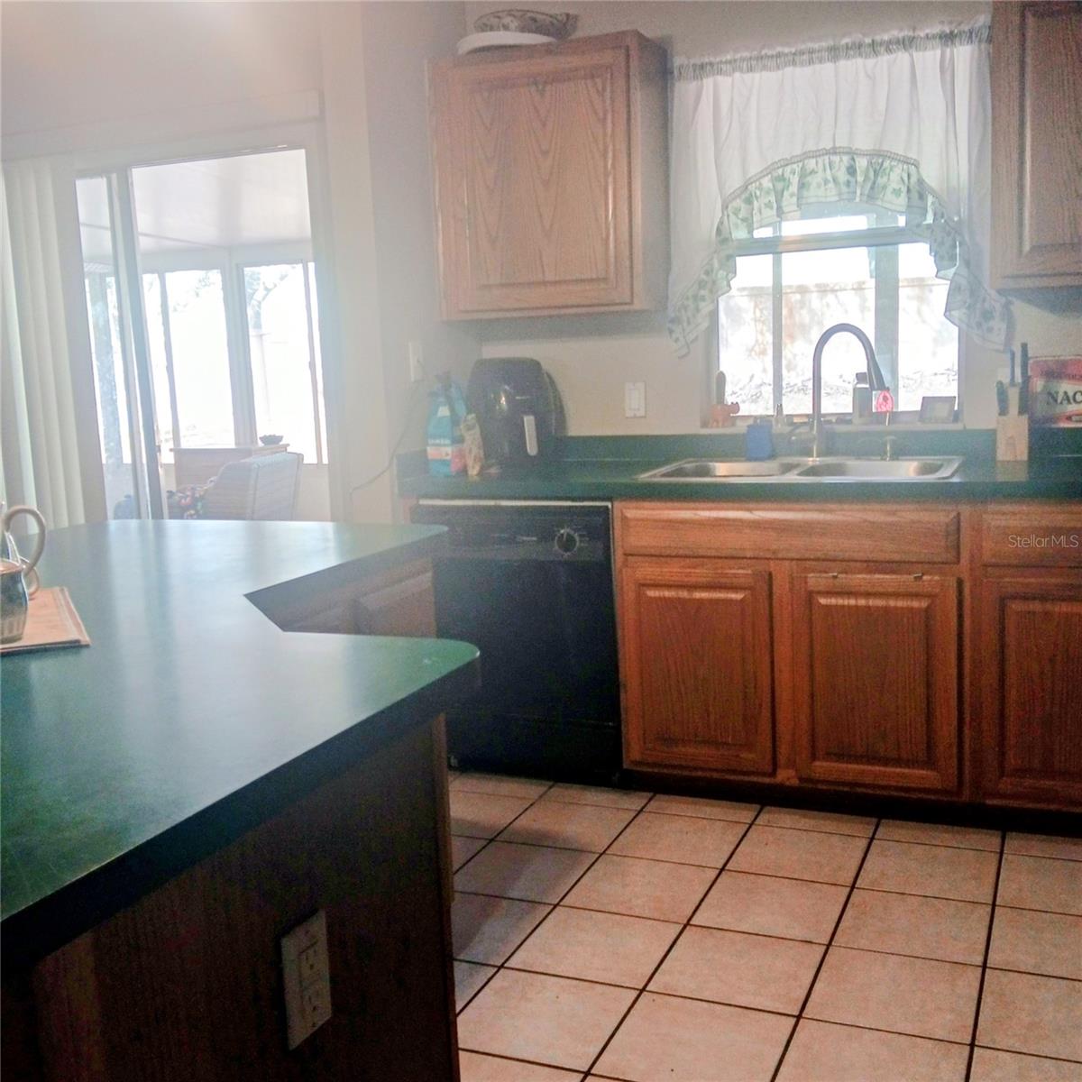 Image 6 of 26 For 719 Oak Lane