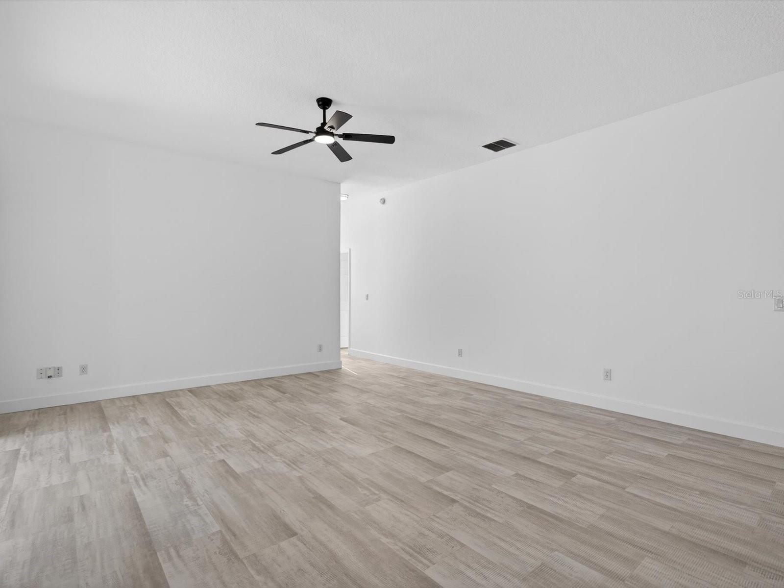 Image 15 of 47 For 411 Boxwood Drive