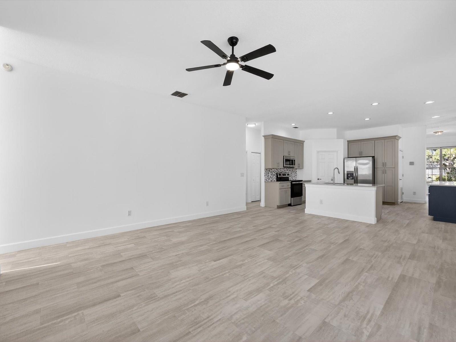 Image 17 of 47 For 411 Boxwood Drive