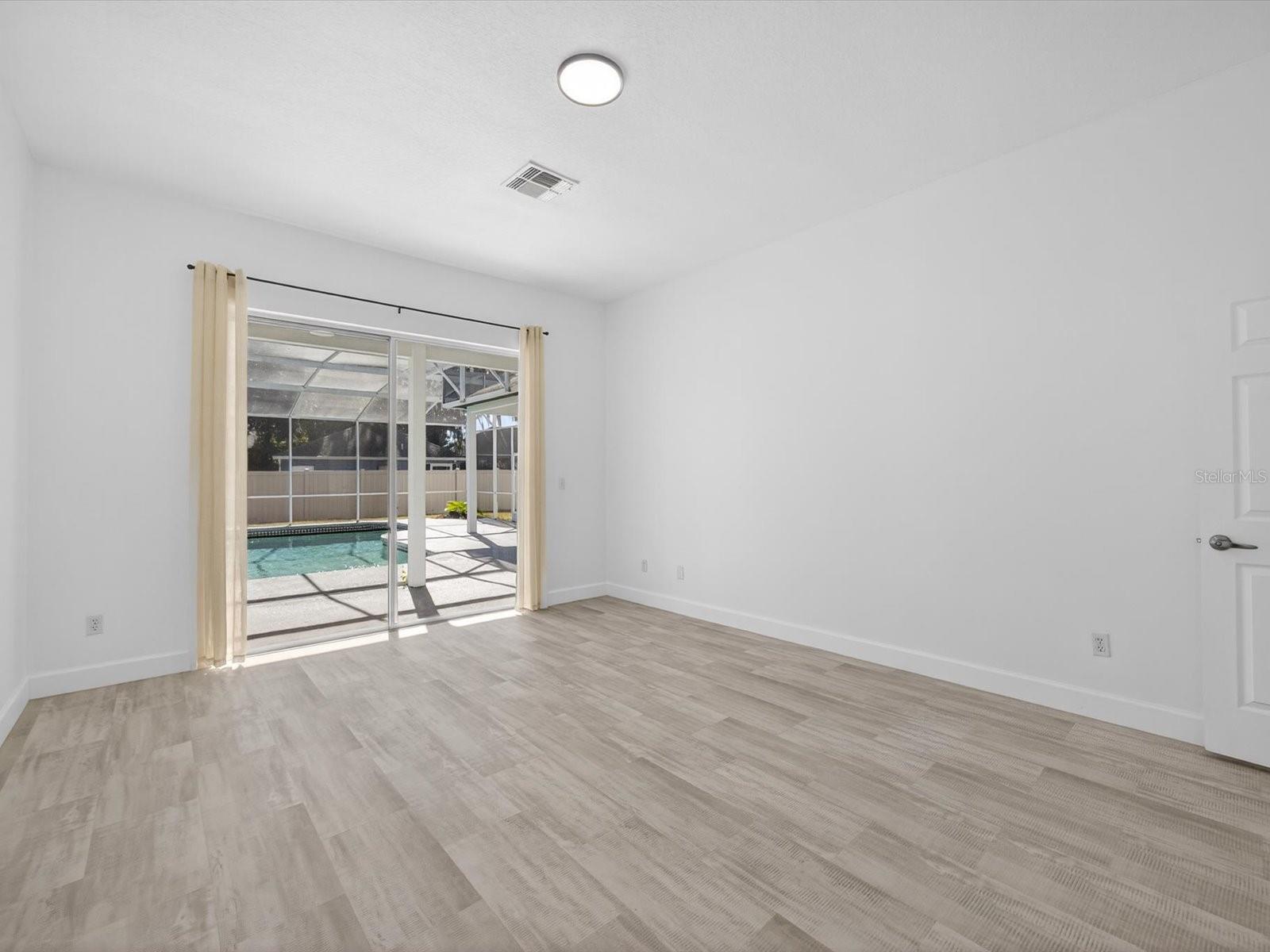 Image 22 of 47 For 411 Boxwood Drive