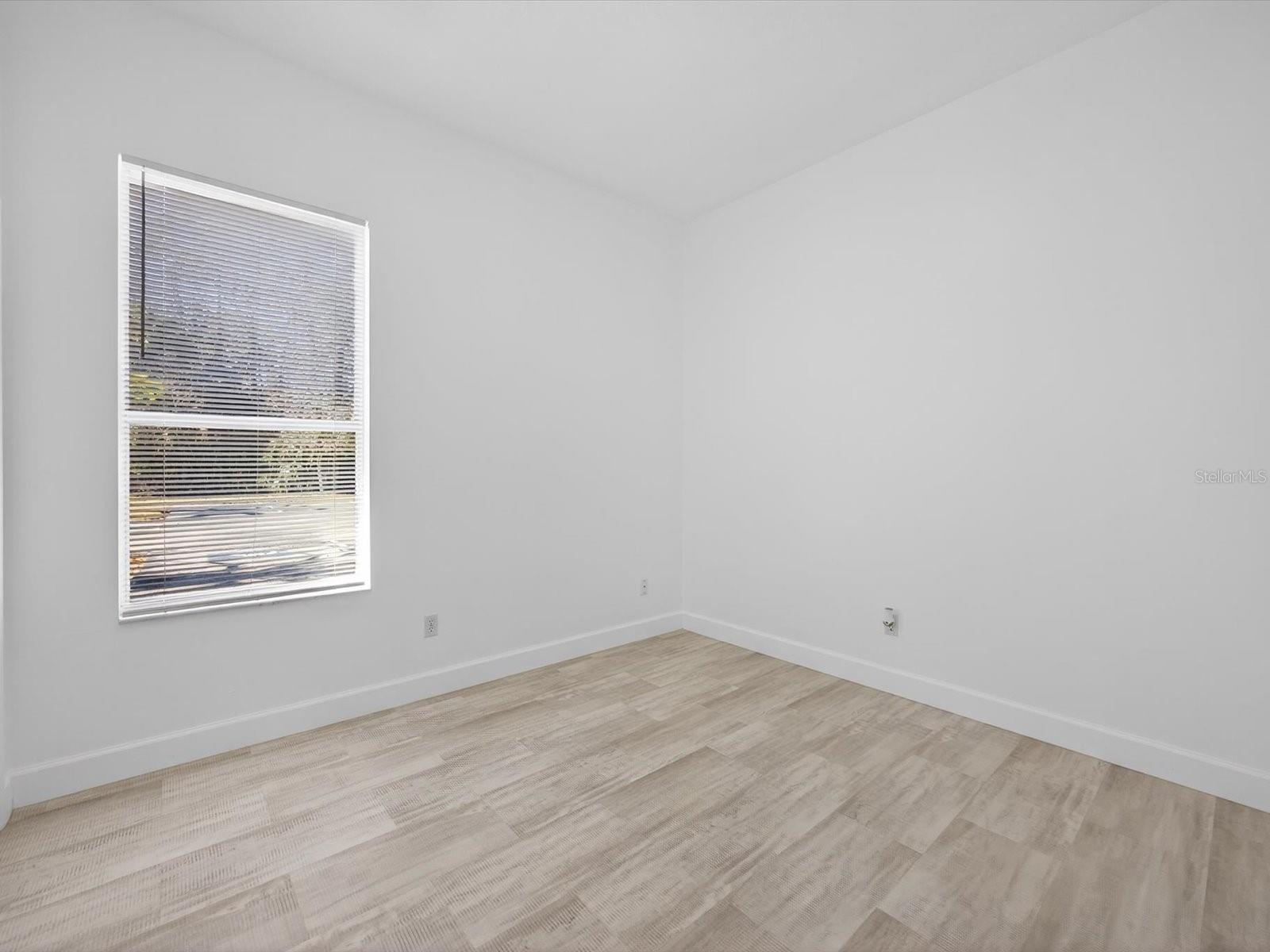 Image 25 of 47 For 411 Boxwood Drive