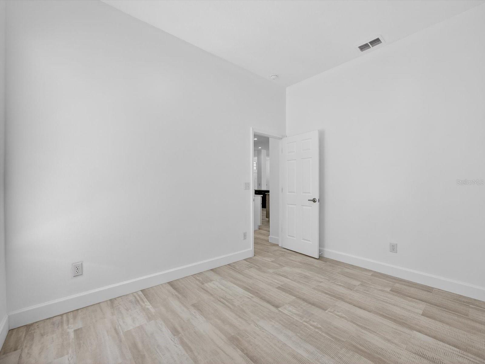 Image 29 of 47 For 411 Boxwood Drive