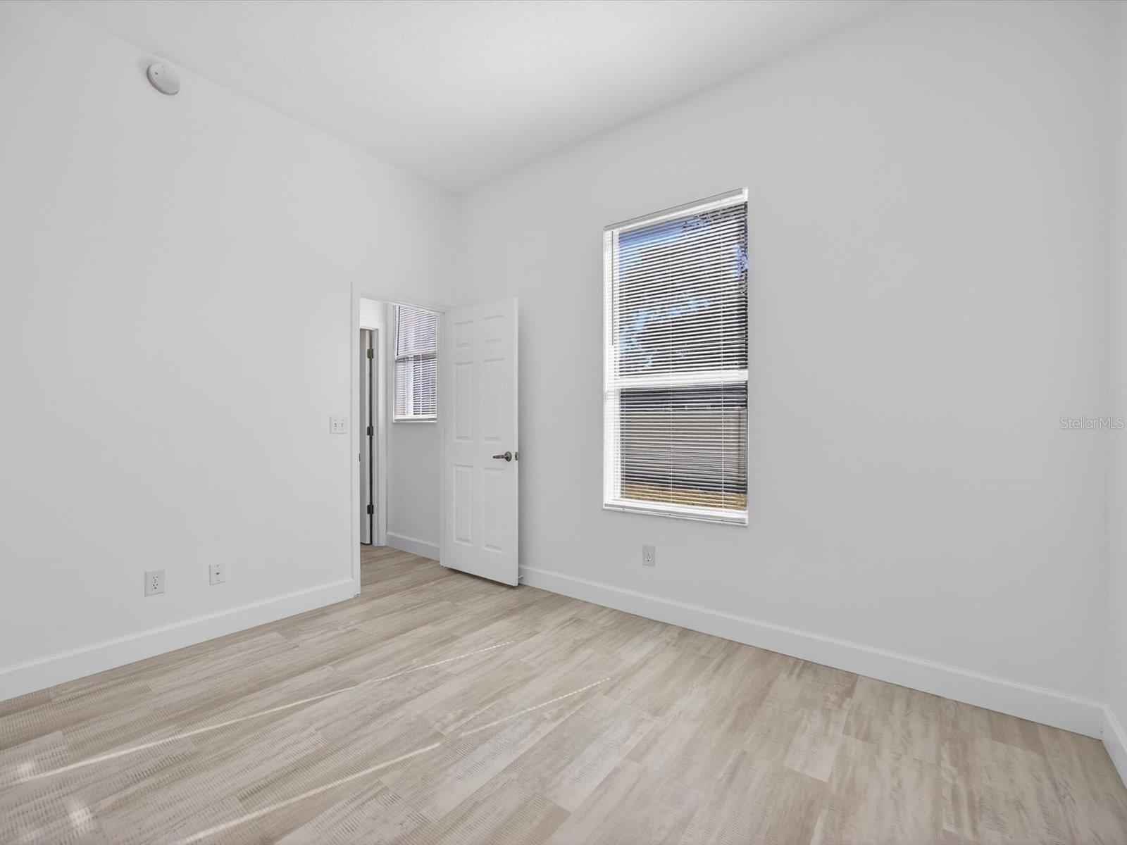 Image 32 of 47 For 411 Boxwood Drive