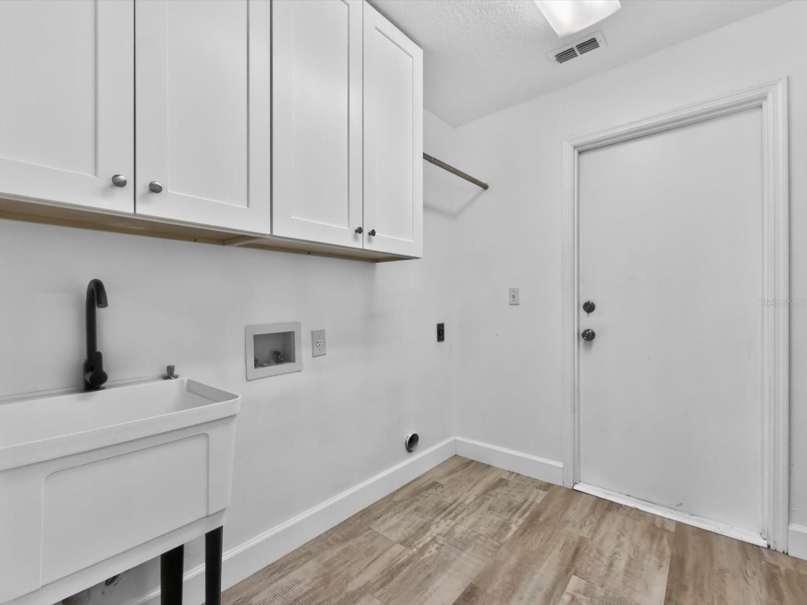 Image 33 of 47 For 411 Boxwood Drive