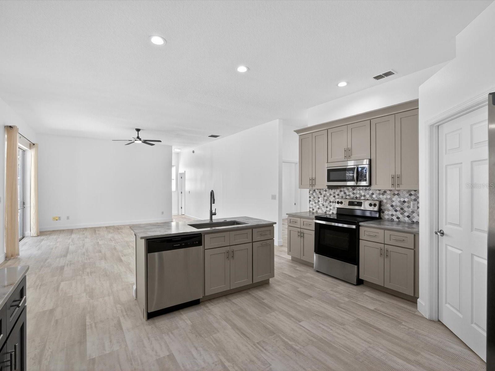 Image 6 of 47 For 411 Boxwood Drive