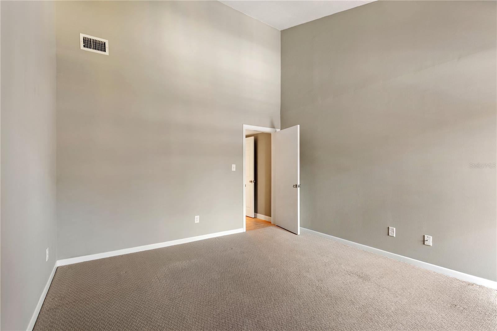 Image 14 of 28 For 974 Michigan Street 974