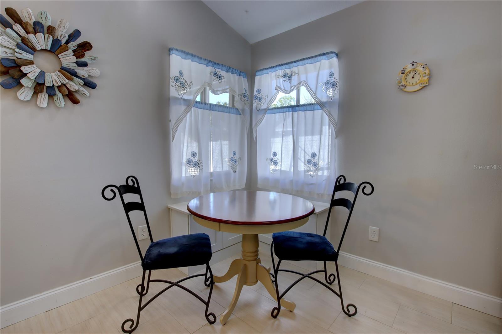 Image 15 of 24 For 877 Heather Glen Circle