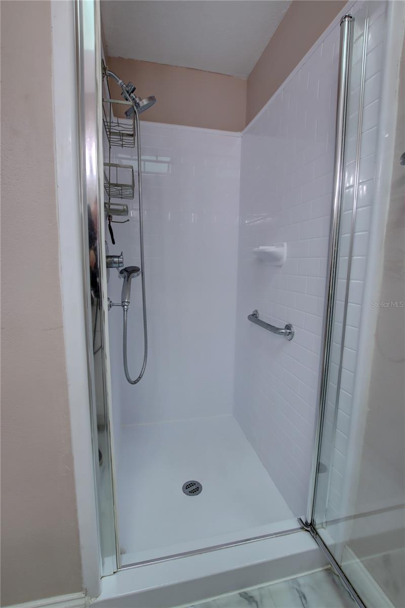 Image 18 of 24 For 877 Heather Glen Circle