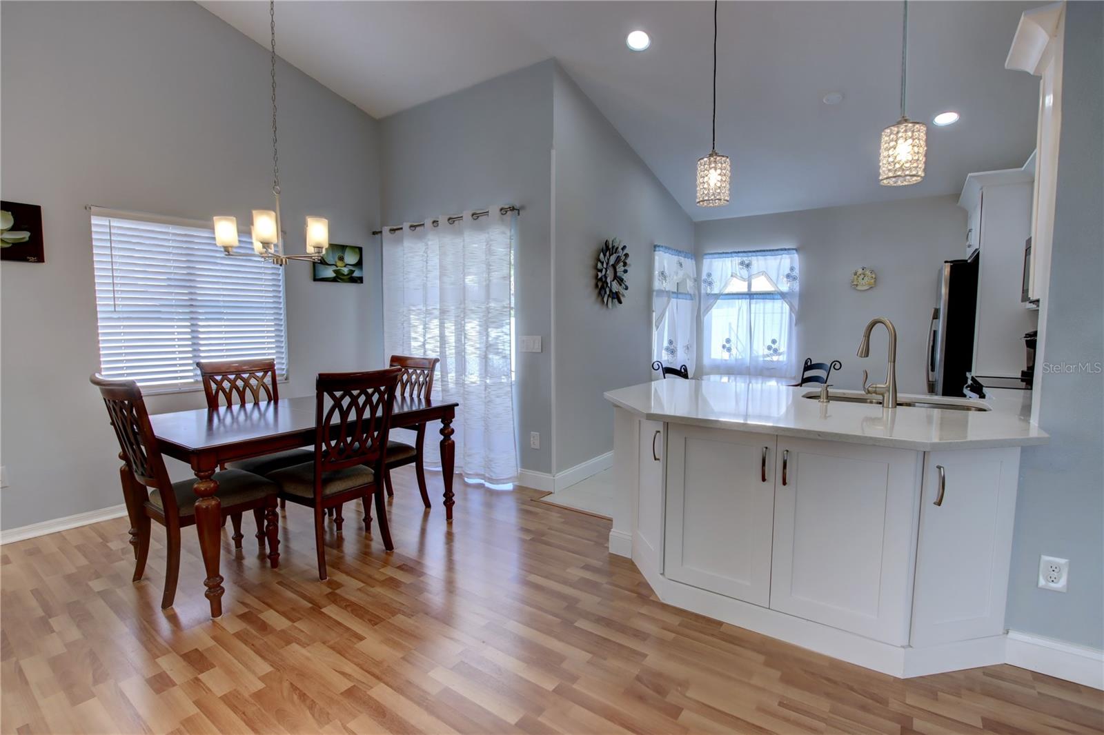 Image 6 of 24 For 877 Heather Glen Circle