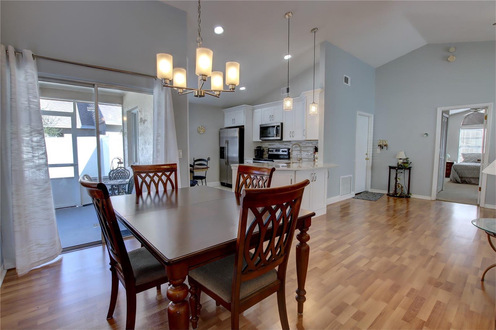 Image 8 of 24 For 877 Heather Glen Circle