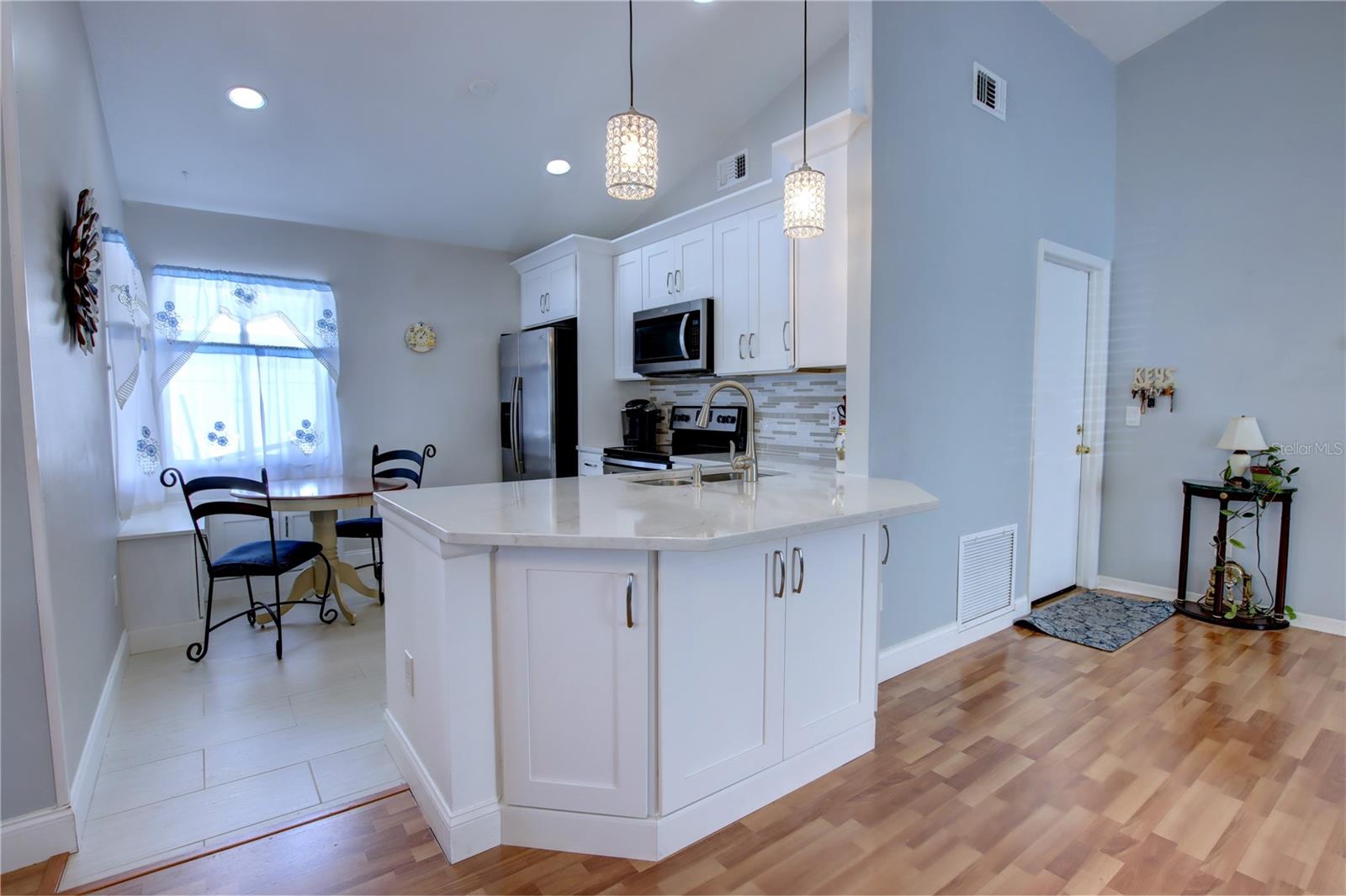 Image 9 of 24 For 877 Heather Glen Circle