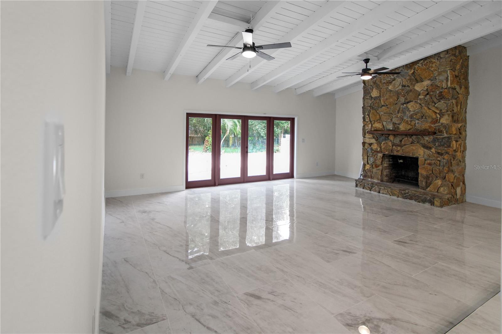 Image 10 of 33 For 2524 Blue Lake Court