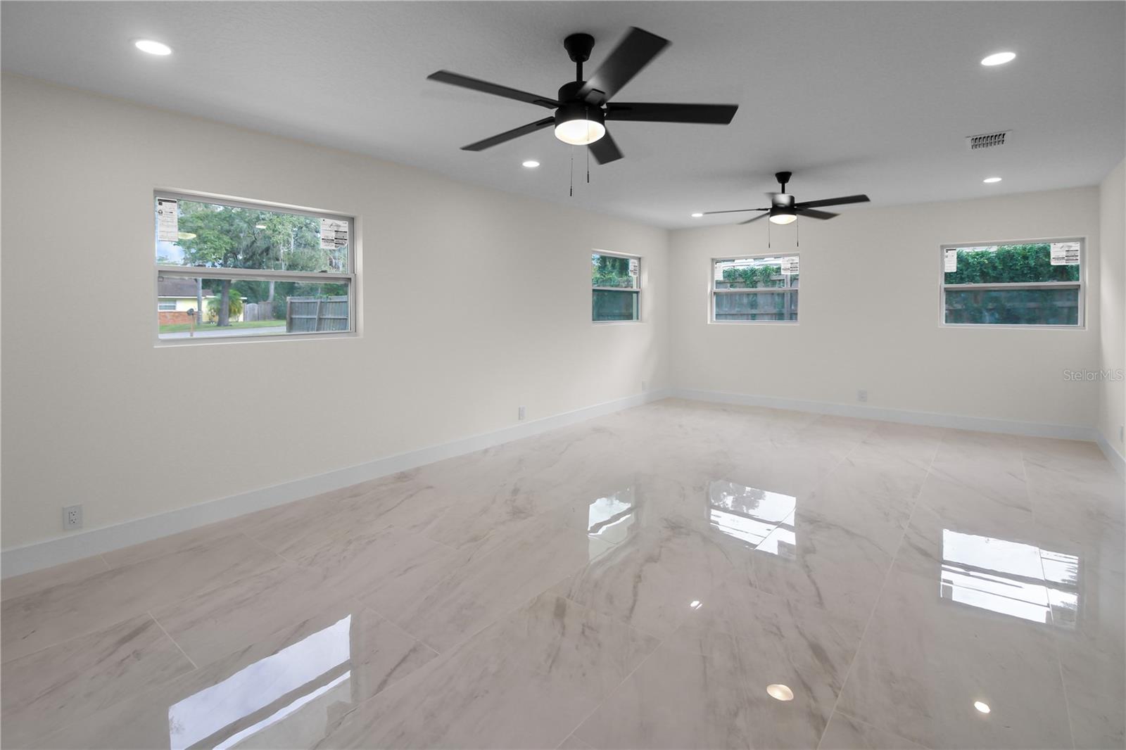 Image 14 of 33 For 2524 Blue Lake Court