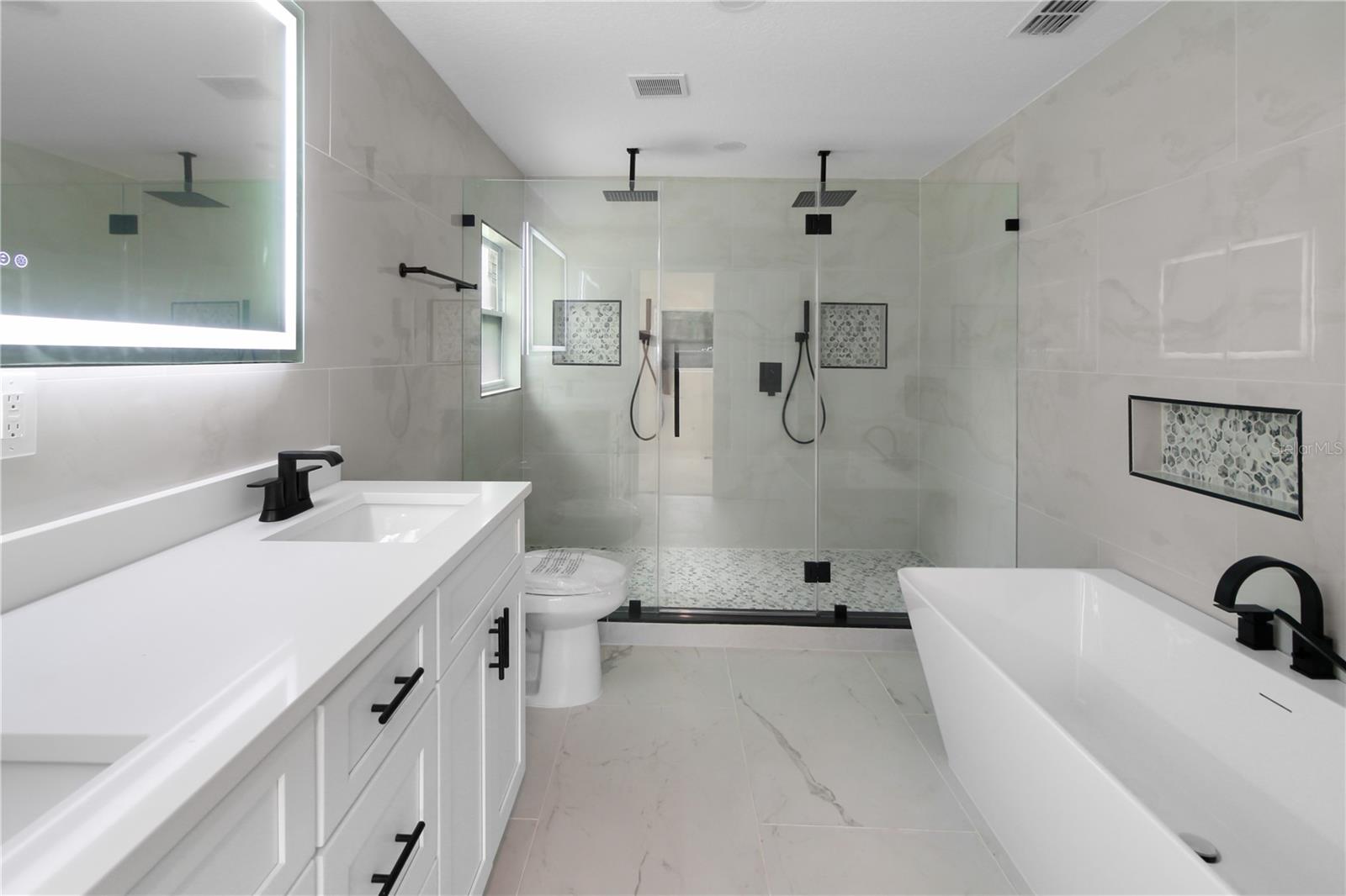 Image 15 of 33 For 2524 Blue Lake Court