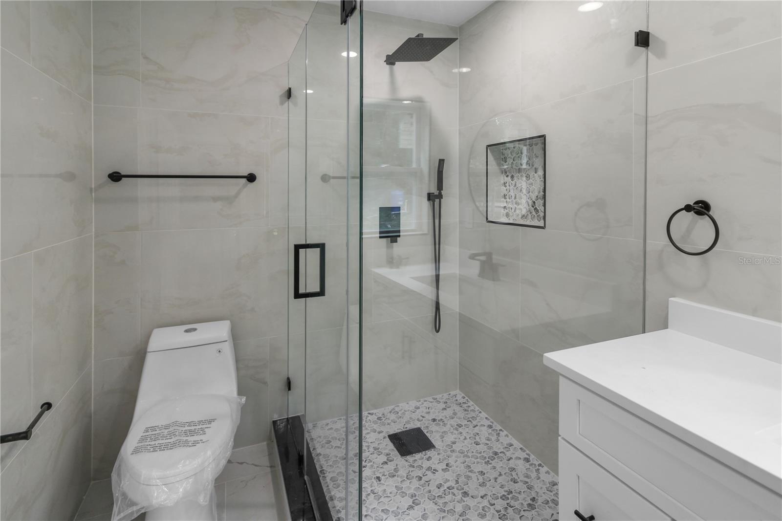 Image 21 of 33 For 2524 Blue Lake Court