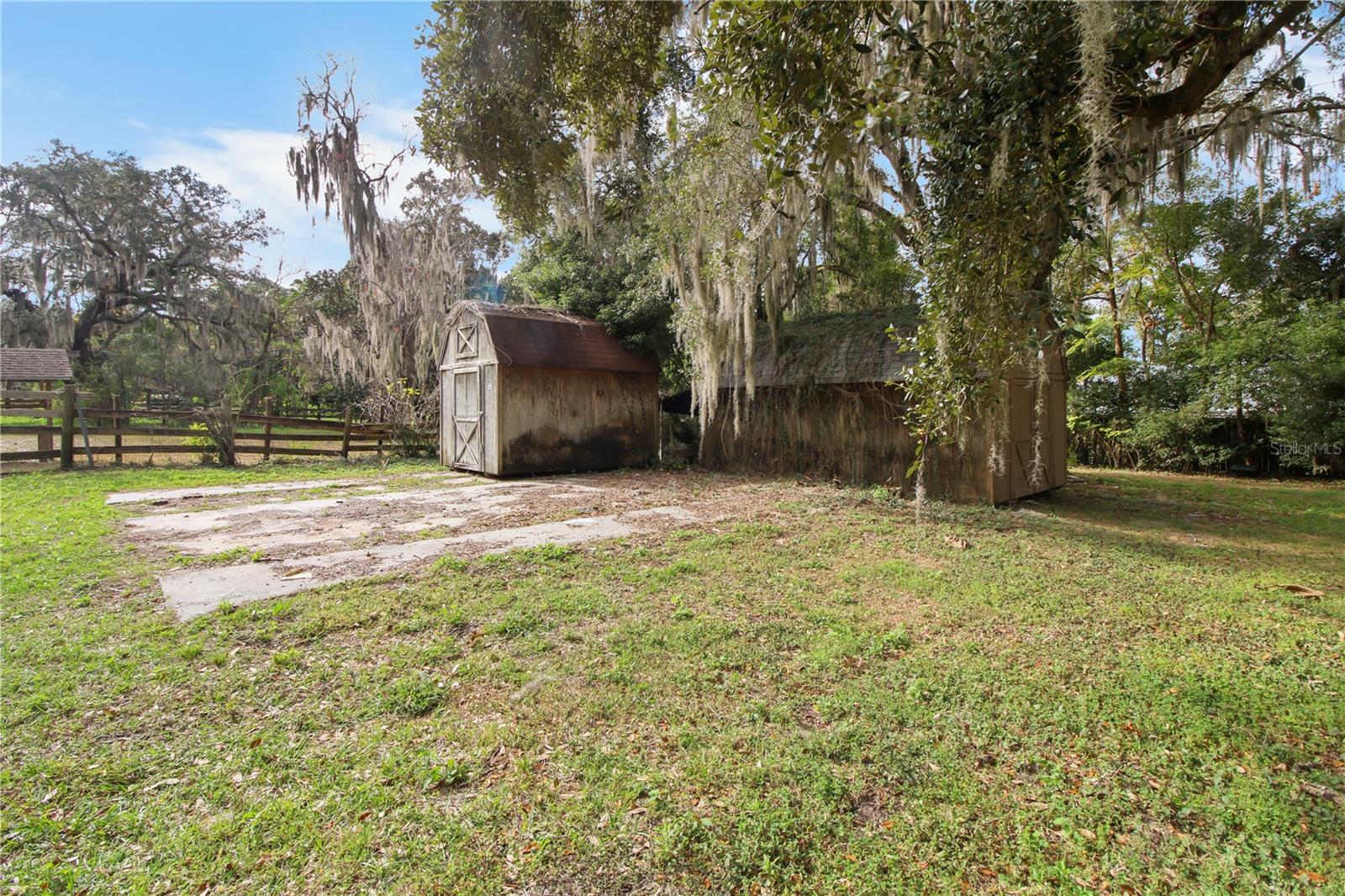 Image 28 of 33 For 2524 Blue Lake Court