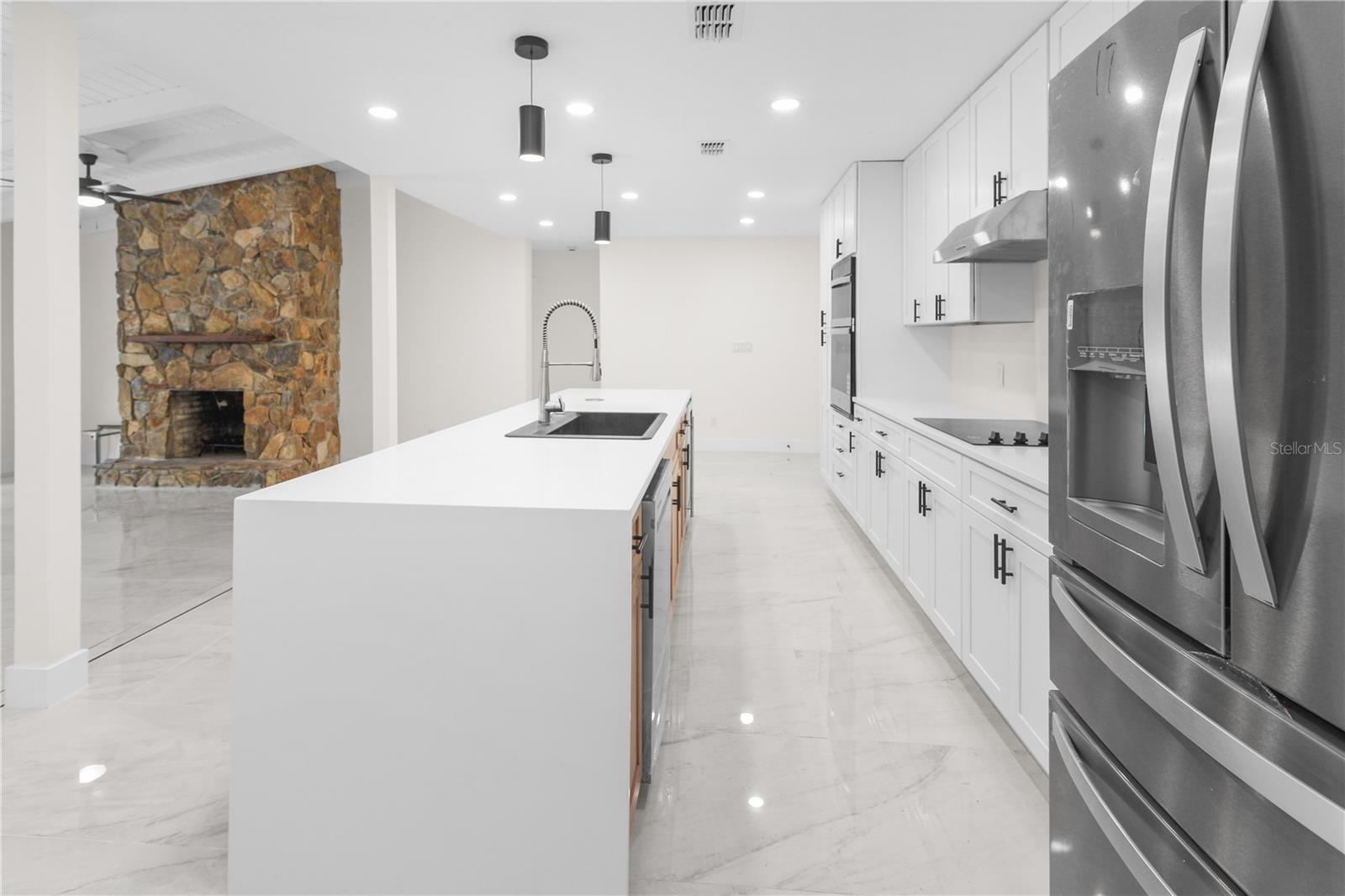 Image 9 of 33 For 2524 Blue Lake Court