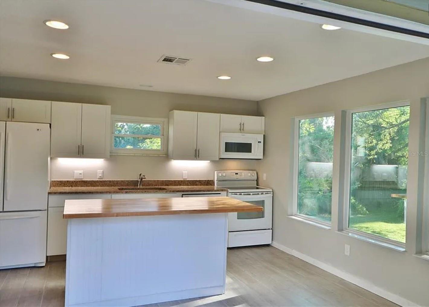 Image 7 of 18 For 4472 Fairview Avenue