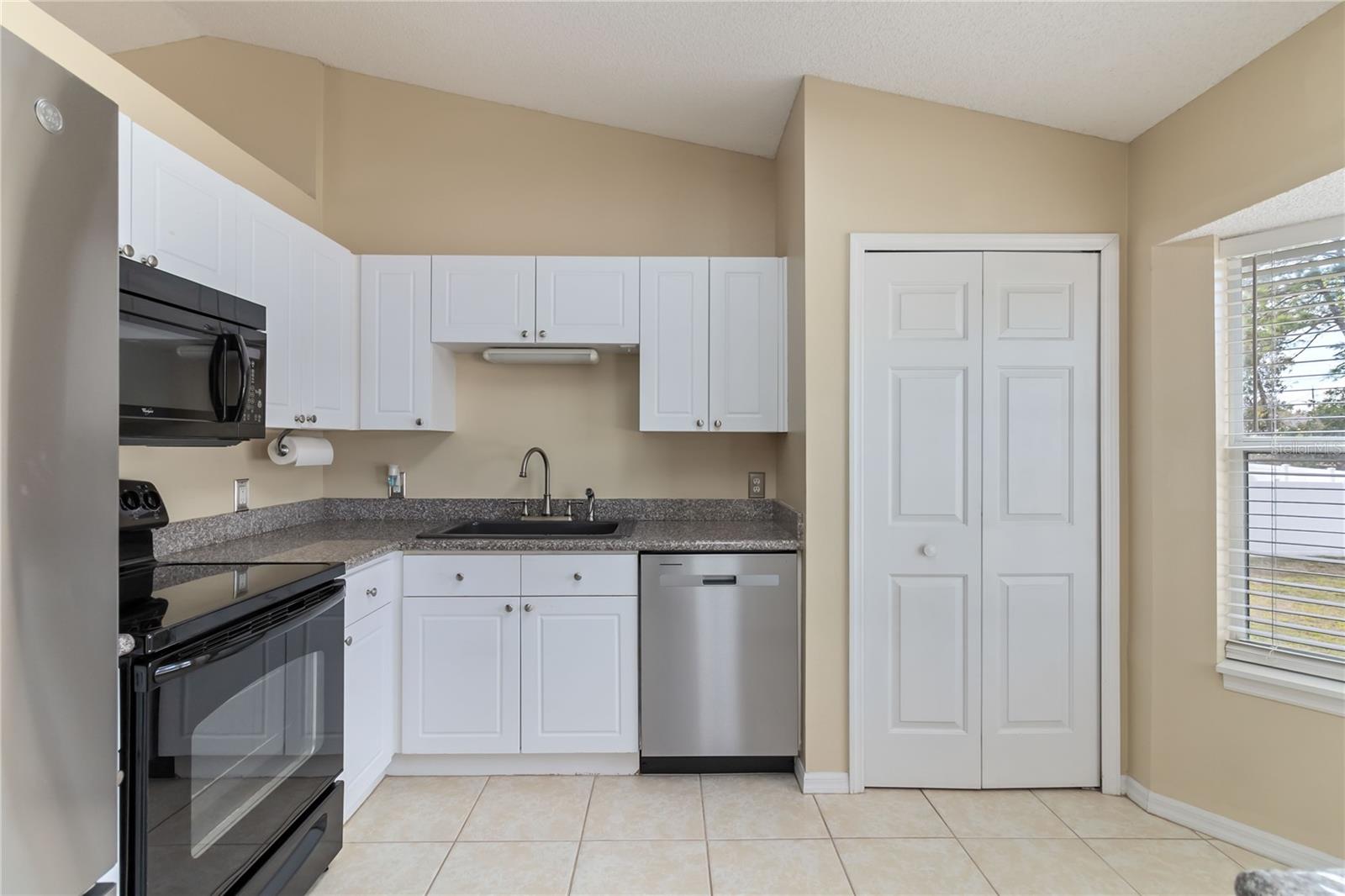 Image 10 of 35 For 1733 Mitten Terrace