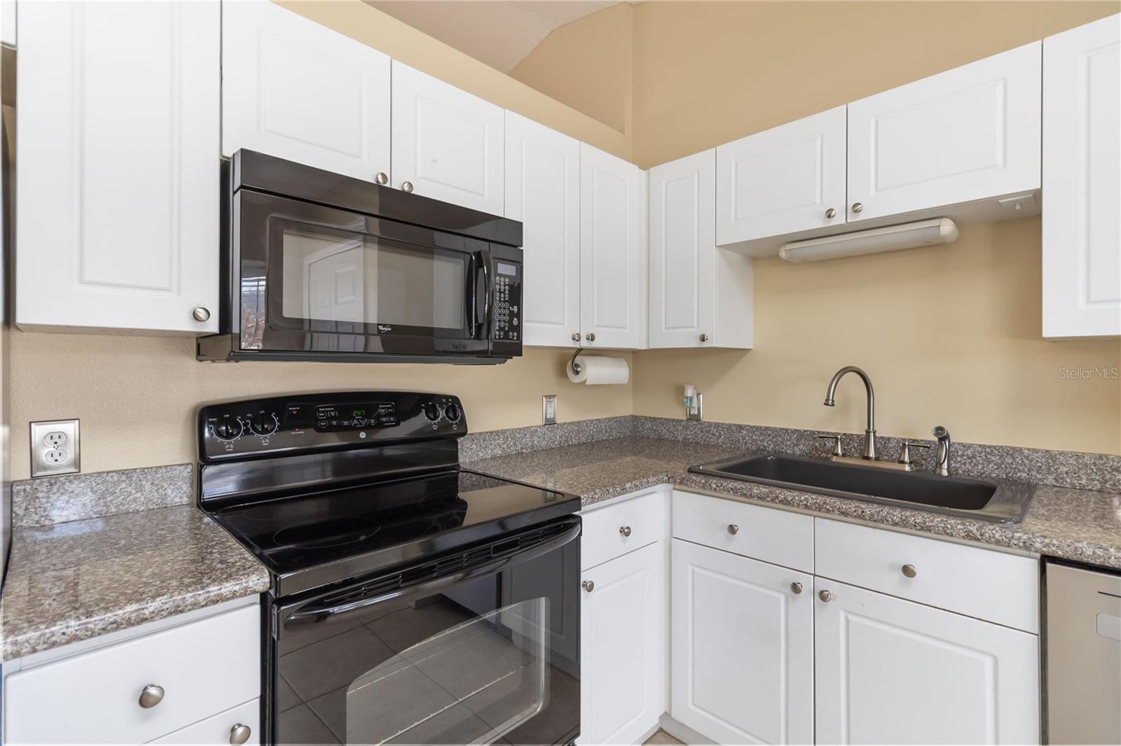 Image 14 of 35 For 1733 Mitten Terrace