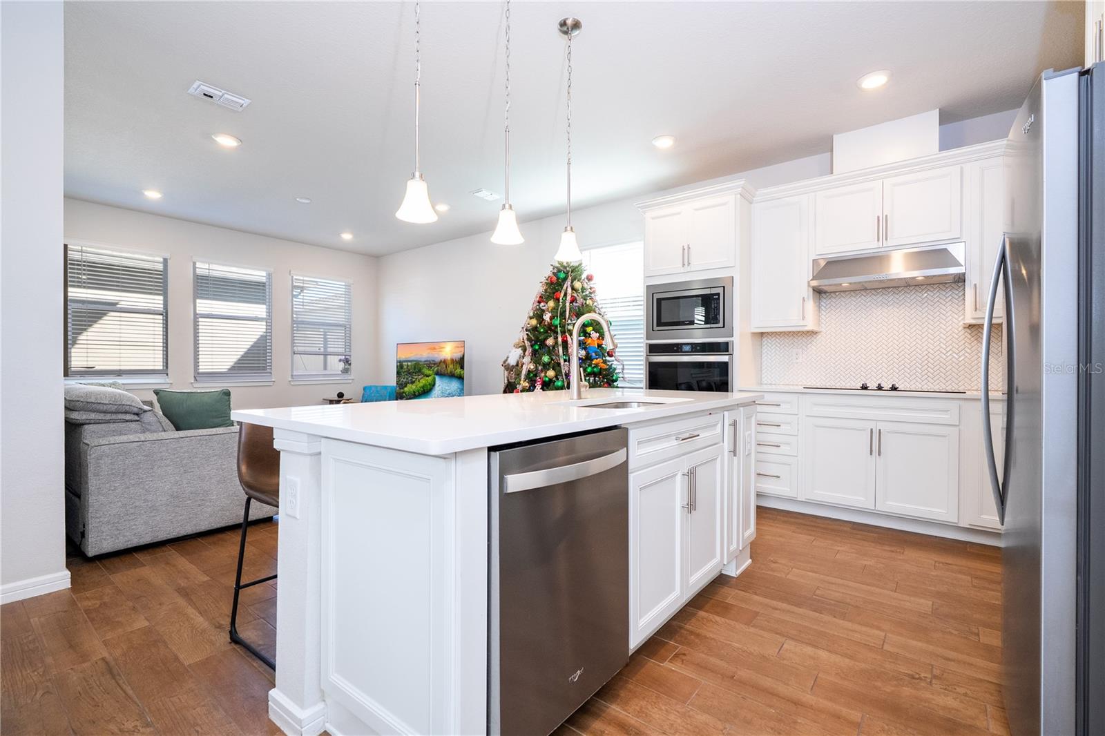 Image 16 of 71 For 14025 Kauai Drive