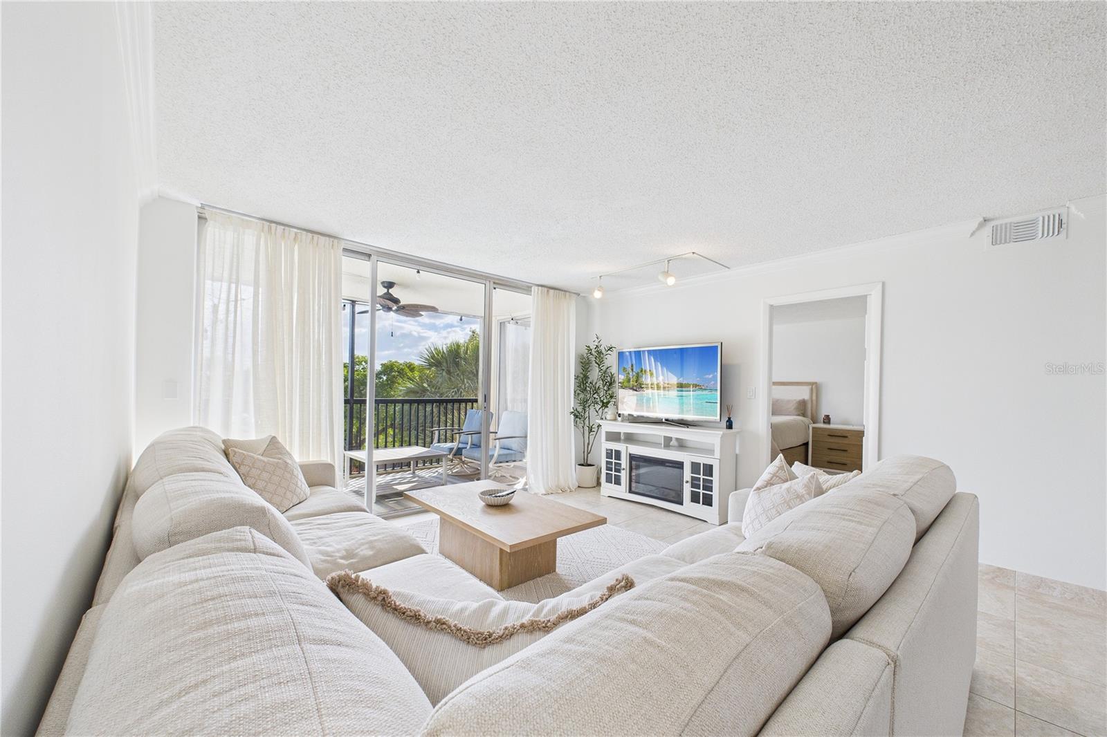 Image 11 of 44 For 5280 2nd Avenue 412