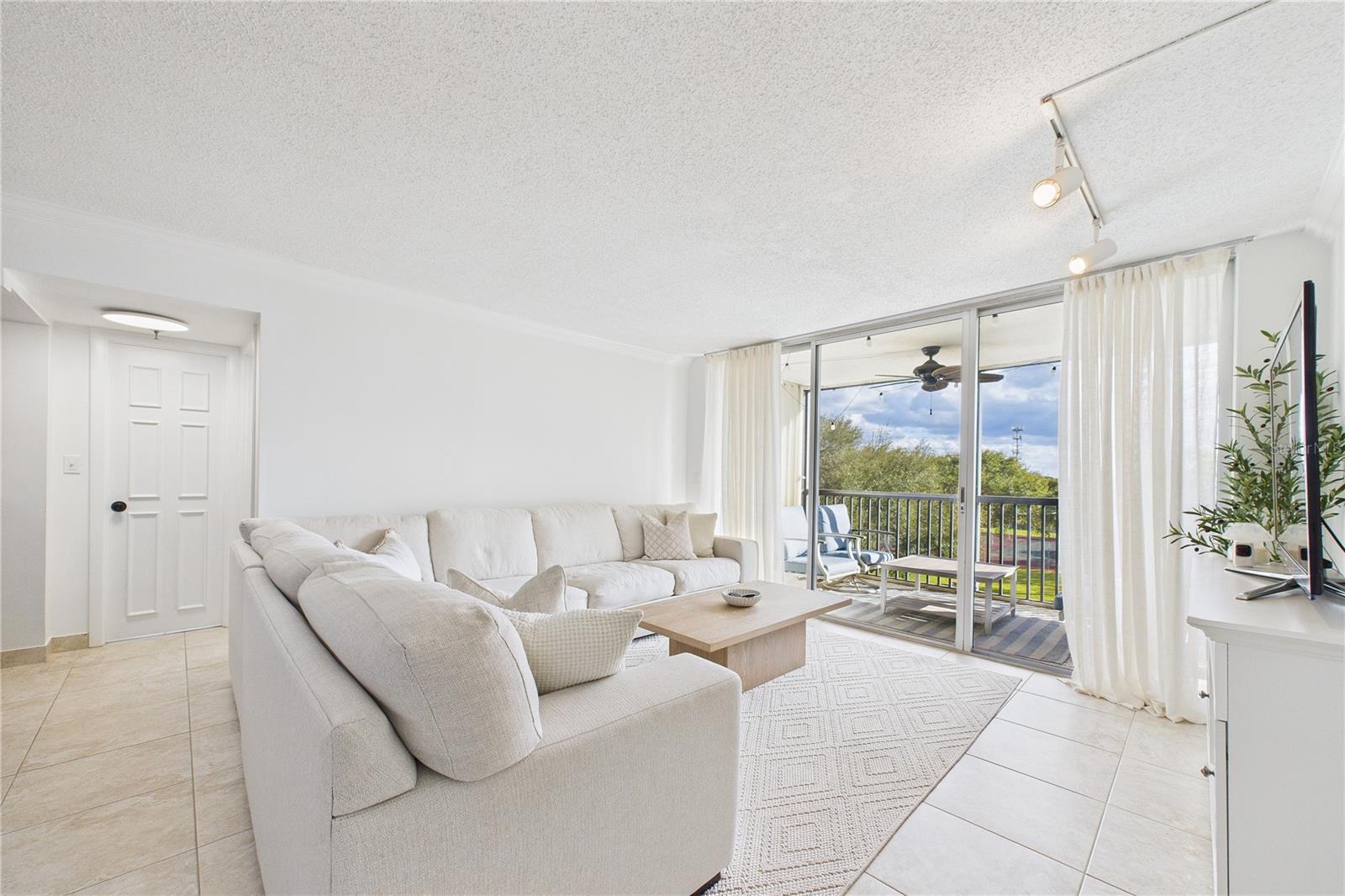 Image 13 of 44 For 5280 2nd Avenue 412