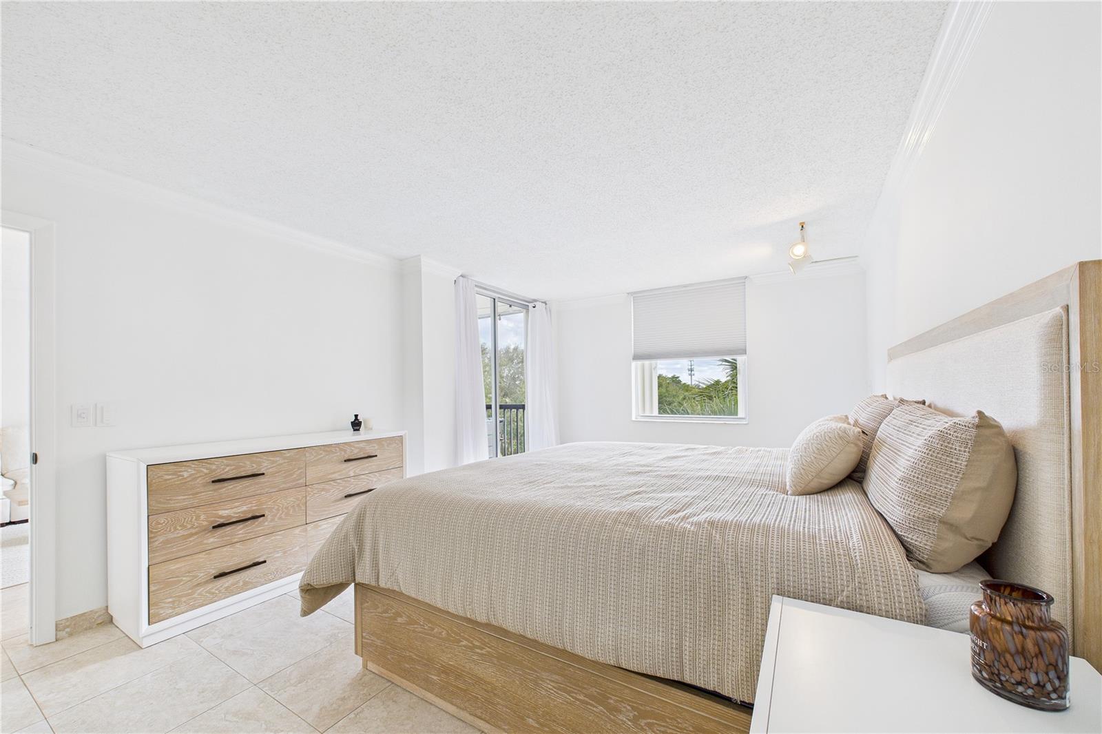 Image 7 of 44 For 5280 2nd Avenue 412