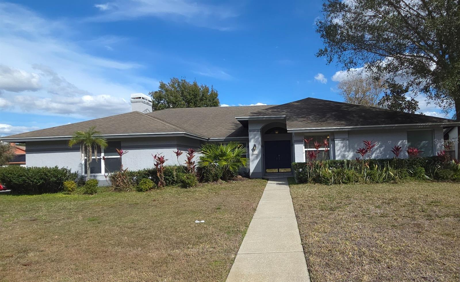 Listing Details for 437 Waterford Circle E, TARPON SPRINGS, FL 34688