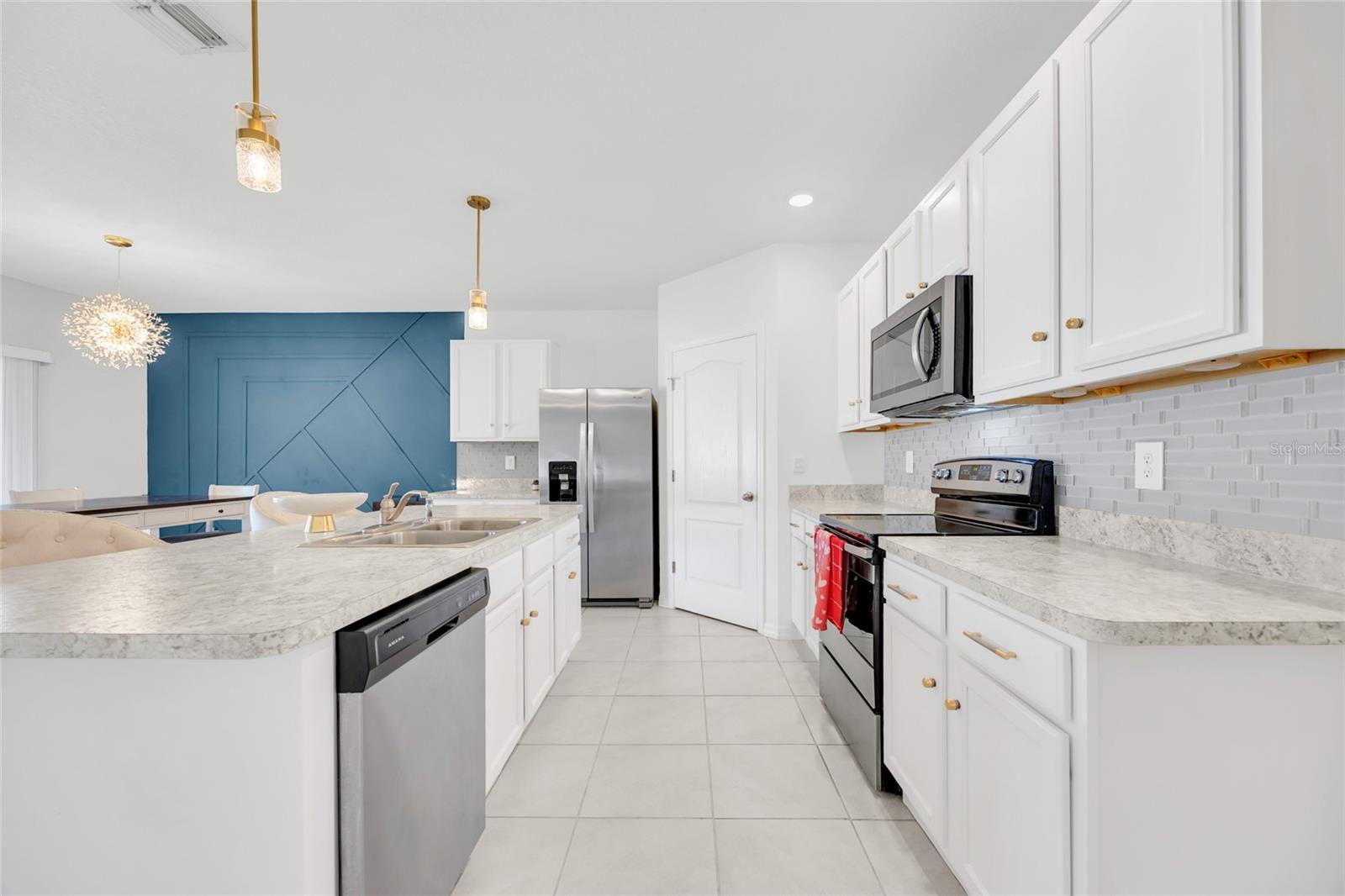 Image 20 of 61 For 163 Auburn Grove Boulevard