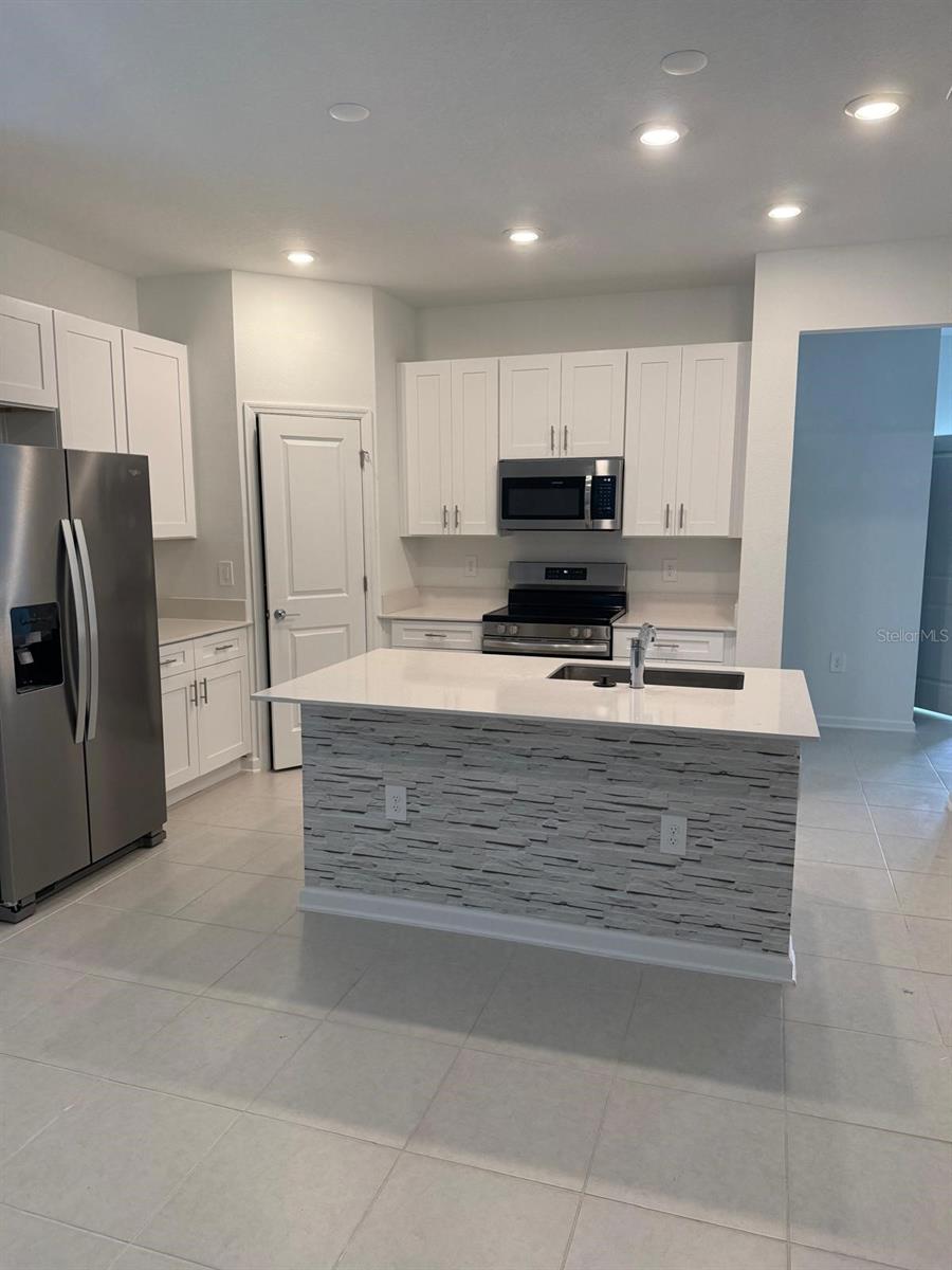 Image 27 of 86 For 1770 Rider Rain Lane