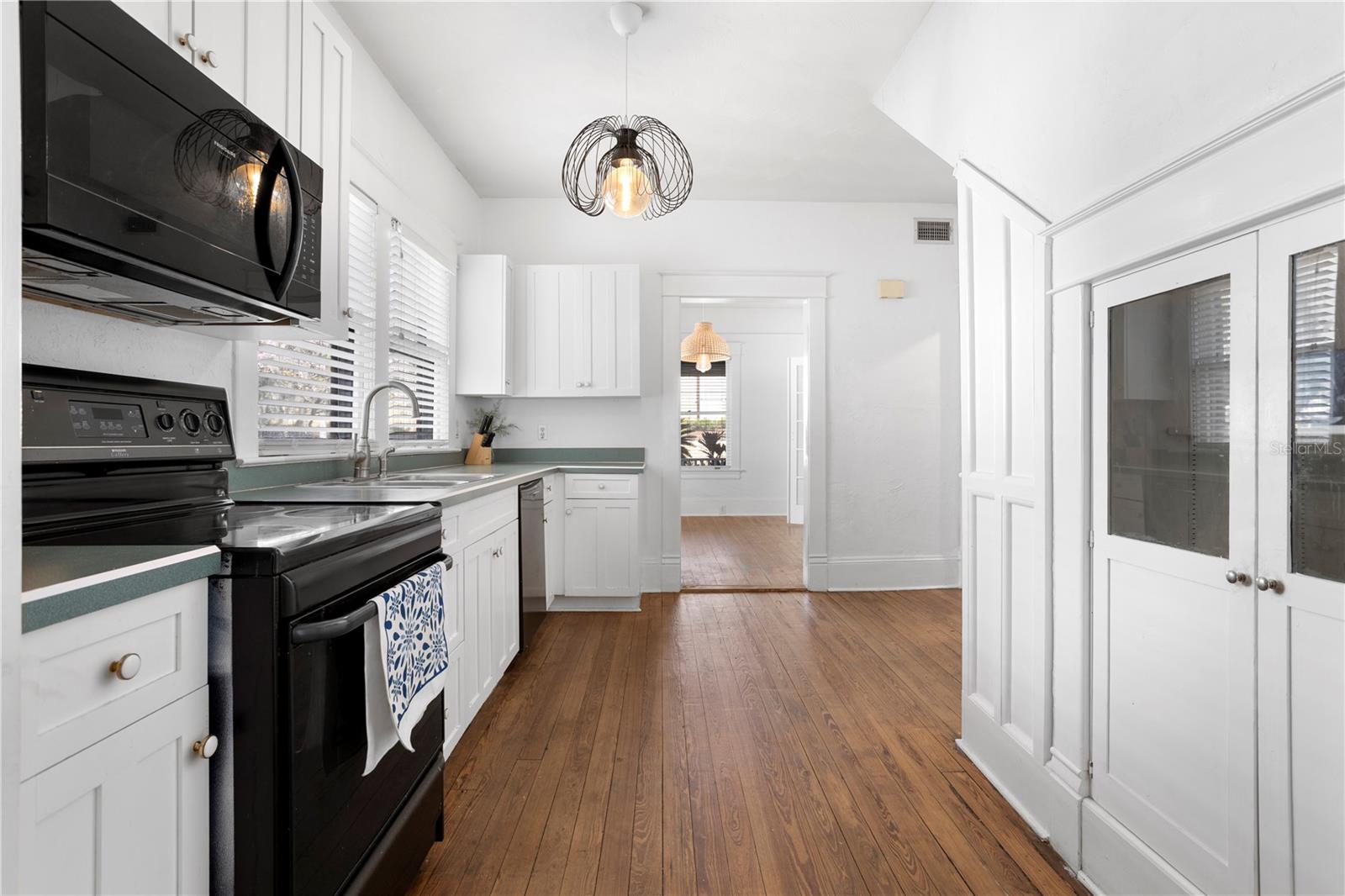 Image 9 of 26 For 520 Anderson Street