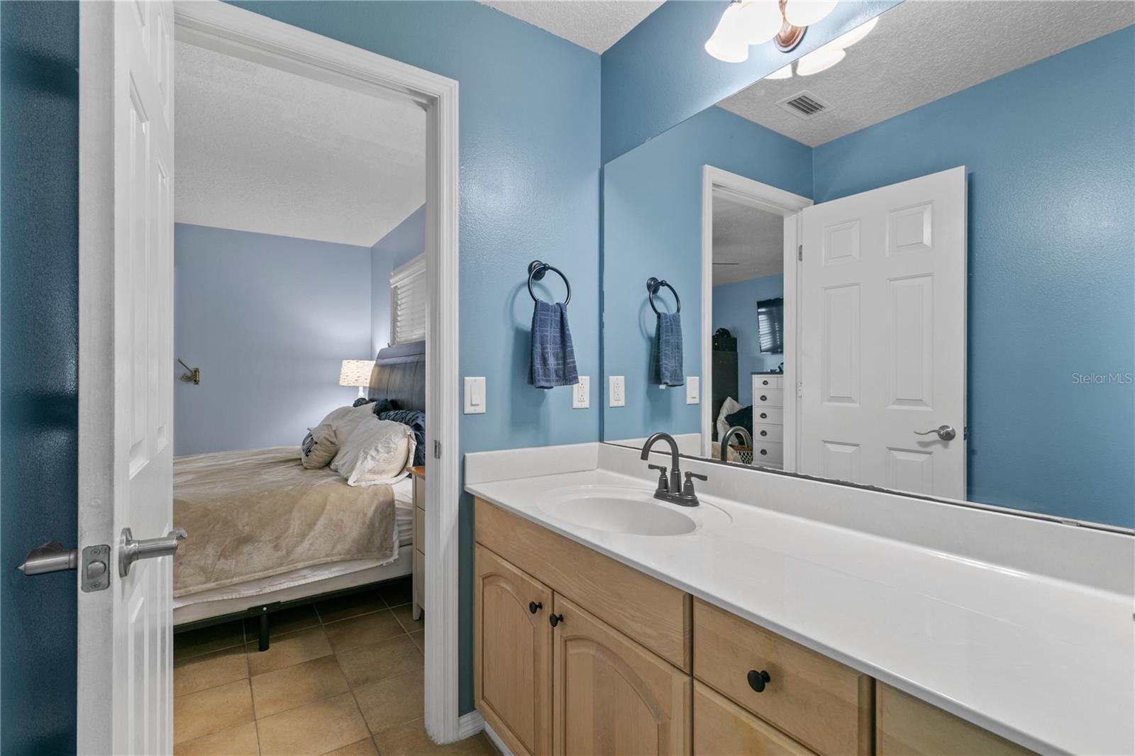 Image 25 of 54 For 13545 Oak Bend Drive