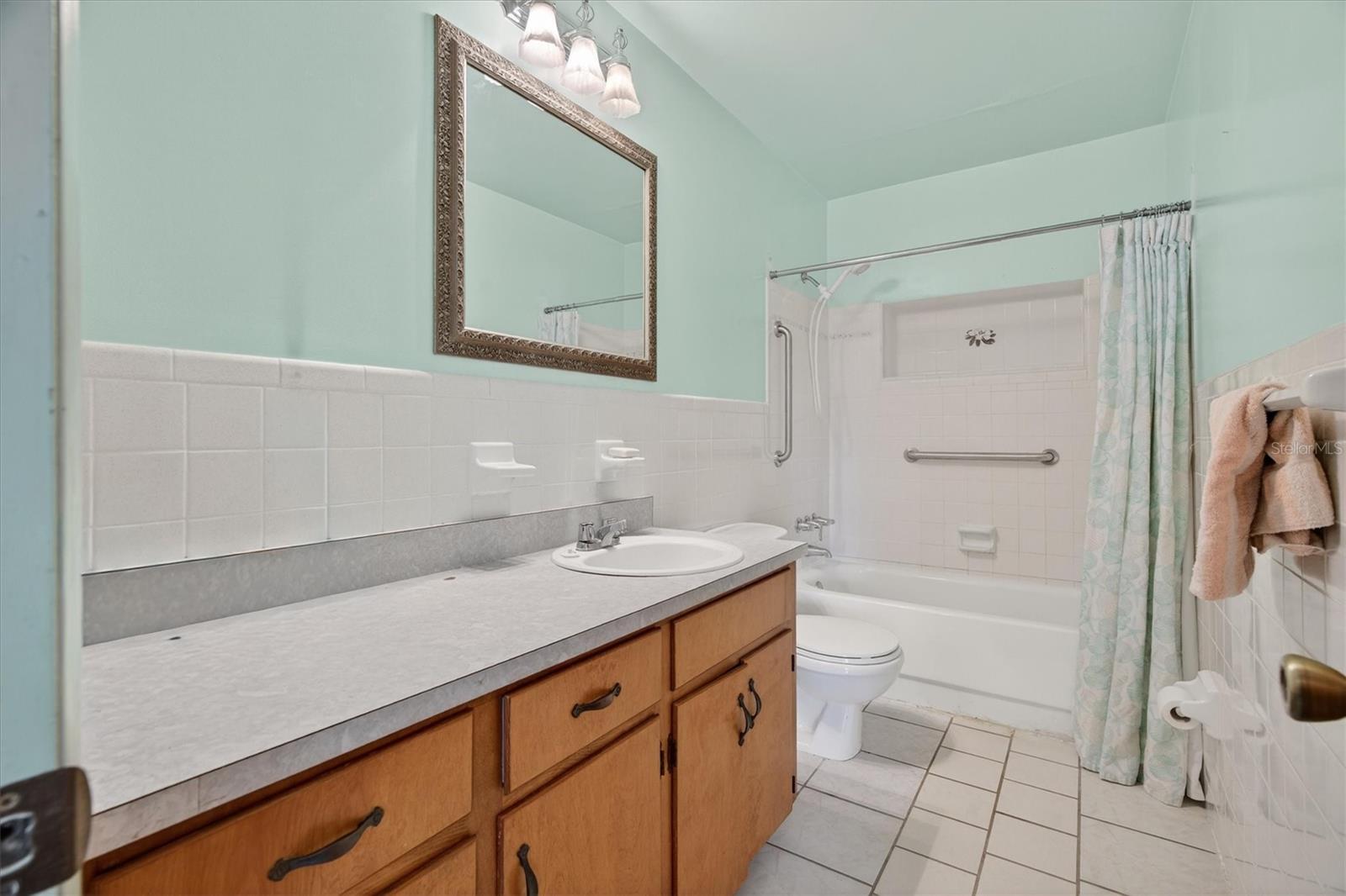 Image 23 of 42 For 1704 Larkin Avenue