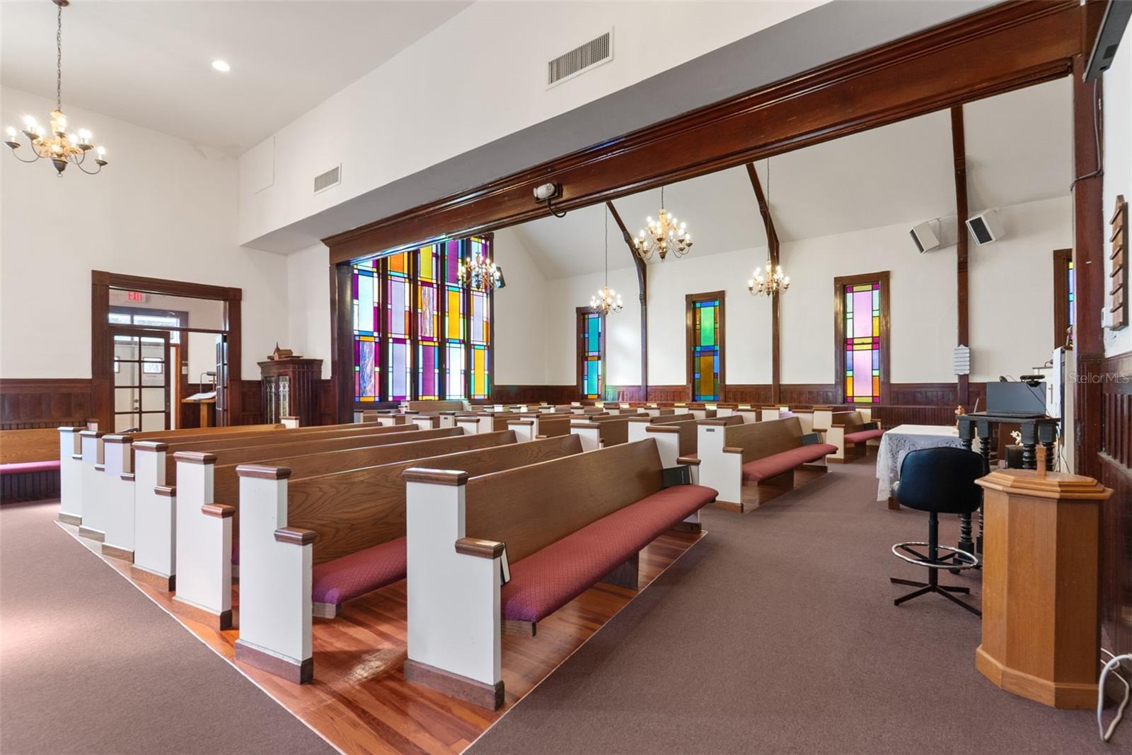 Image 11 of 90 For 201 University Avenue