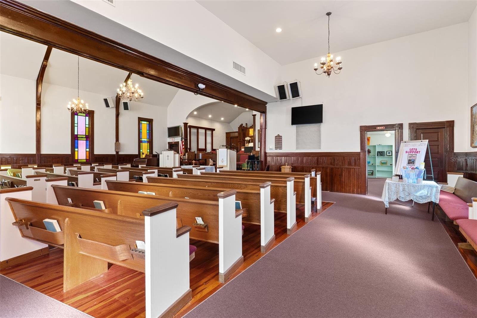 Image 12 of 90 For 201 University Avenue