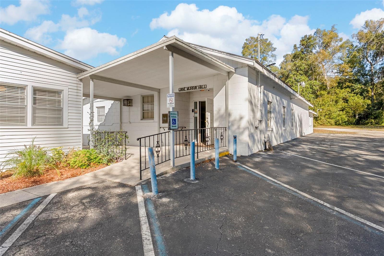 Image 23 of 90 For 201 University Avenue