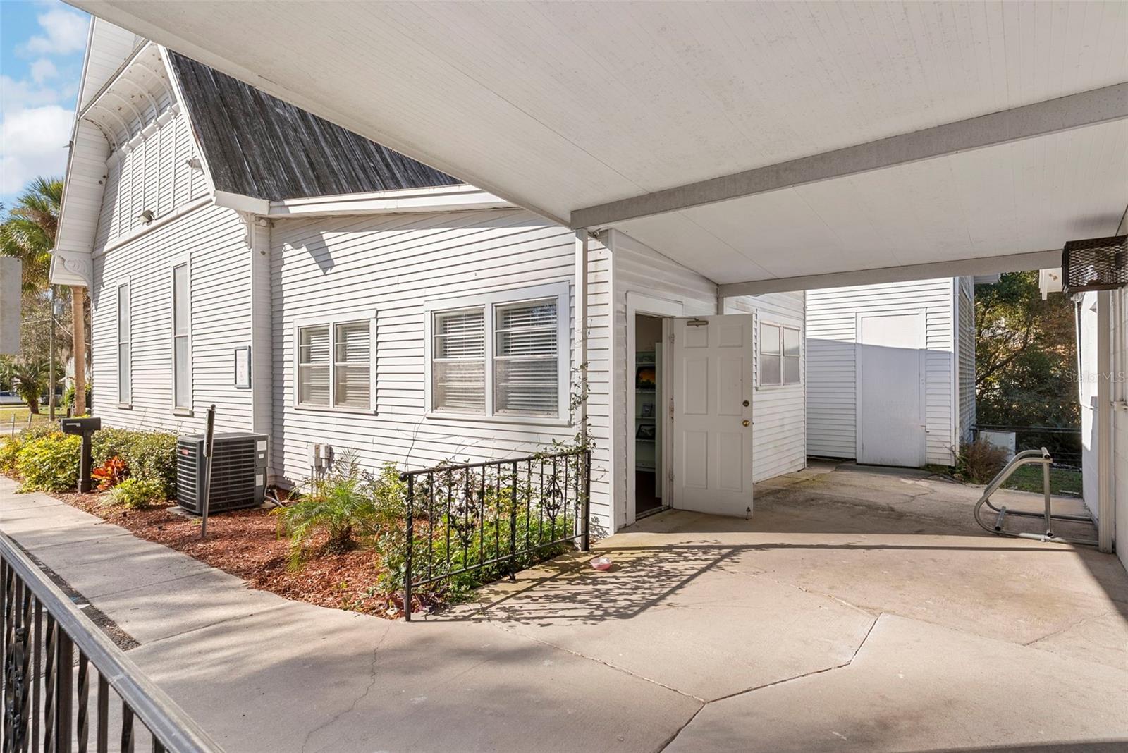 Image 24 of 90 For 201 University Avenue