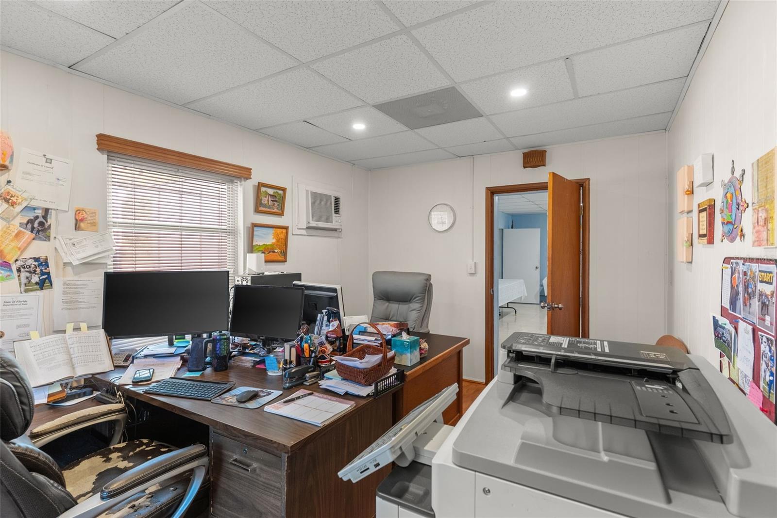 Image 32 of 90 For 201 University Avenue