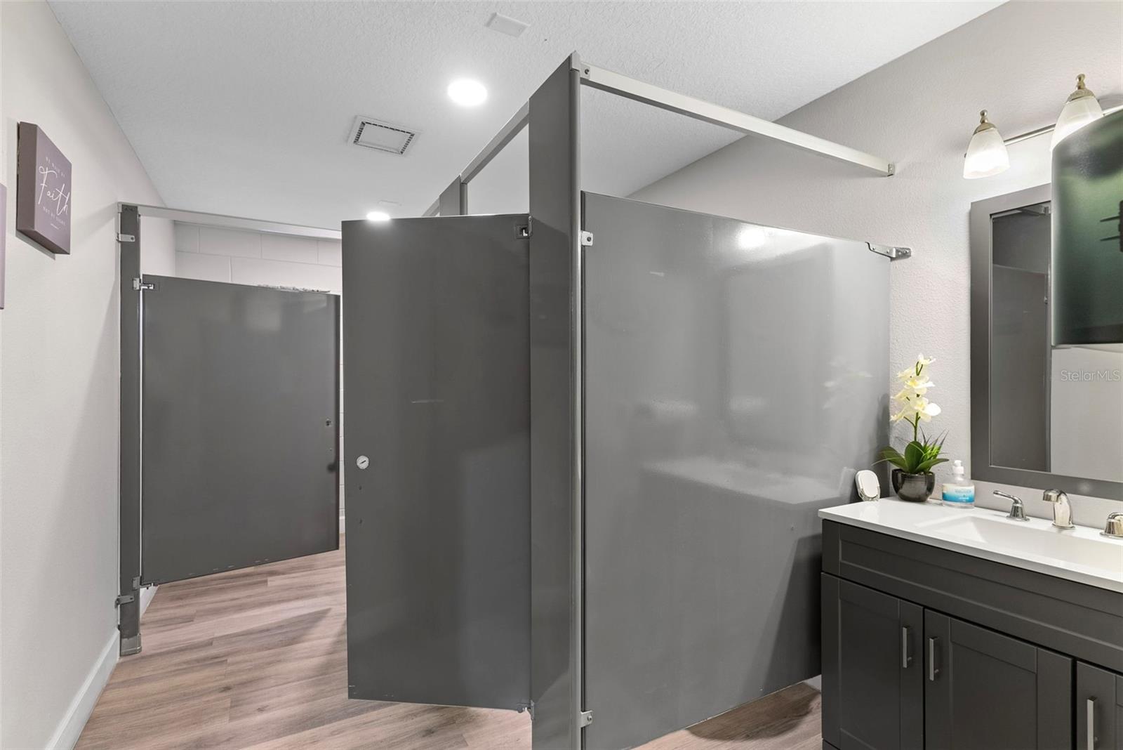 Image 54 of 90 For 201 University Avenue